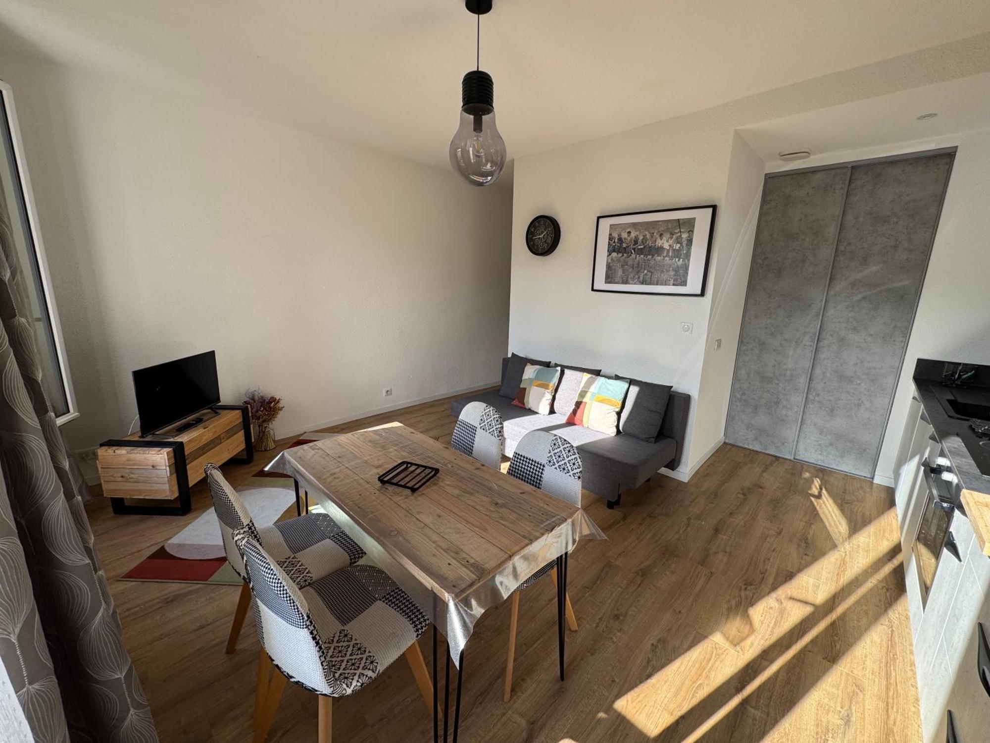 Appartement Le Madargue Idealement Place Châtel-Guyon Exterior foto