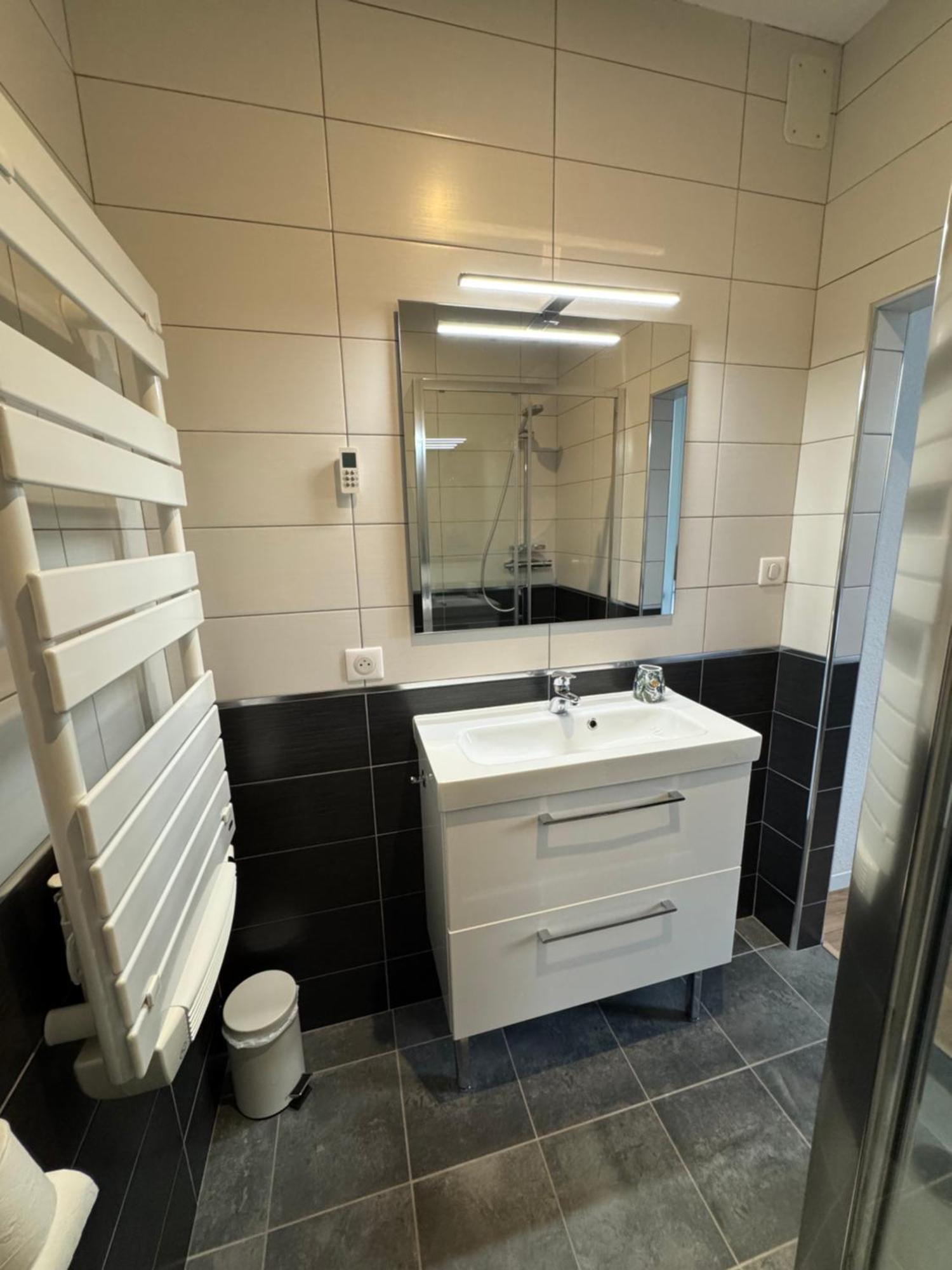 Appartement Le Madargue Idealement Place Châtel-Guyon Exterior foto